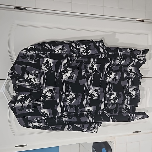 Men's Hawaiian Shirt - Picture 3 of 4